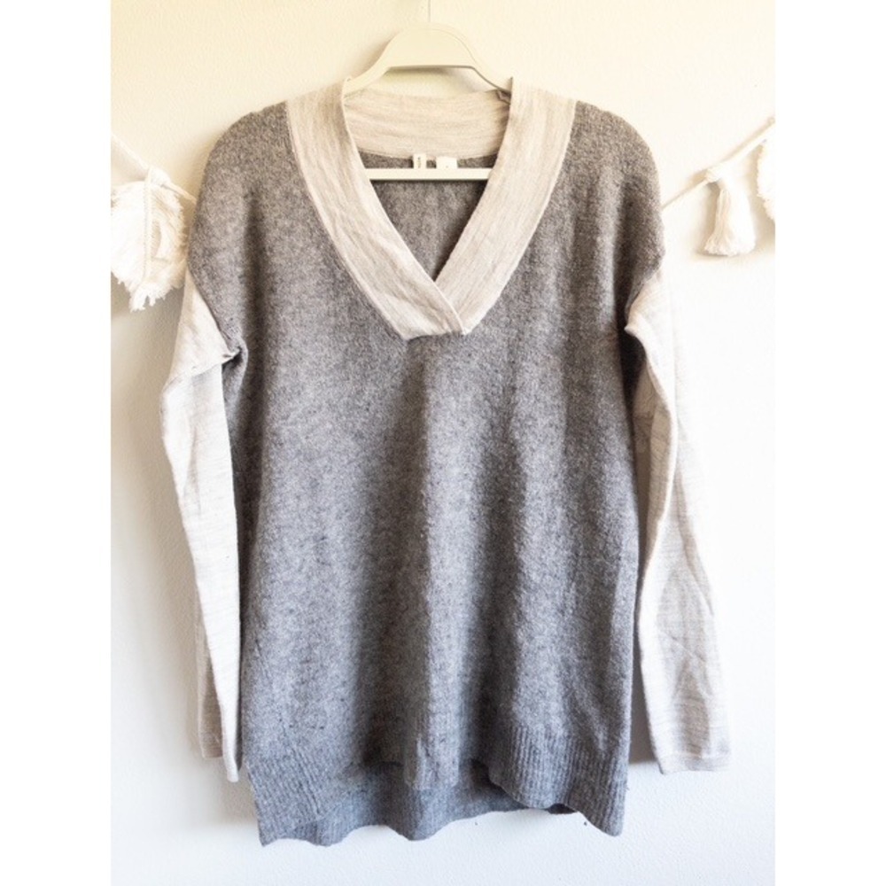 Moth Gray V-Neck Long Sleeve Knit Sweater Wool Blend Pullover Women's